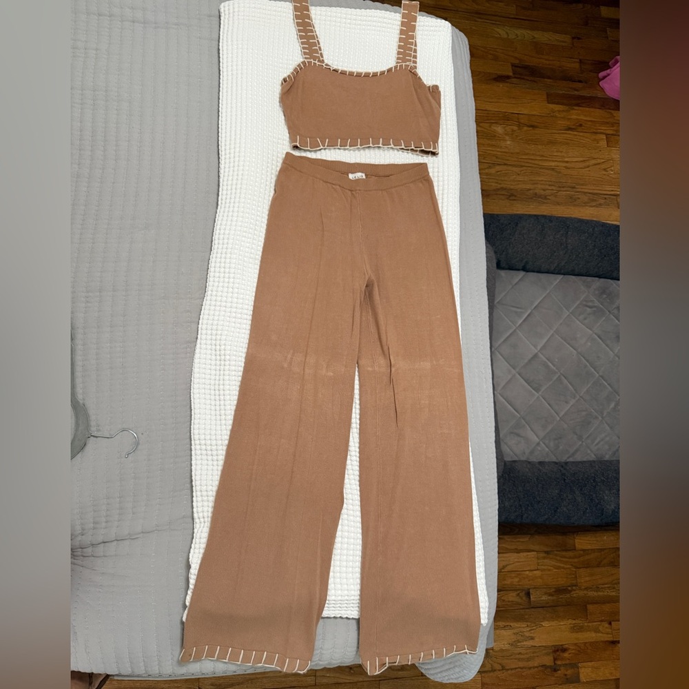Le Lis brown set
